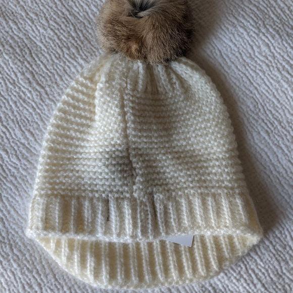 Cozy Winter White Hat & Glove set - Picture 5 of 6